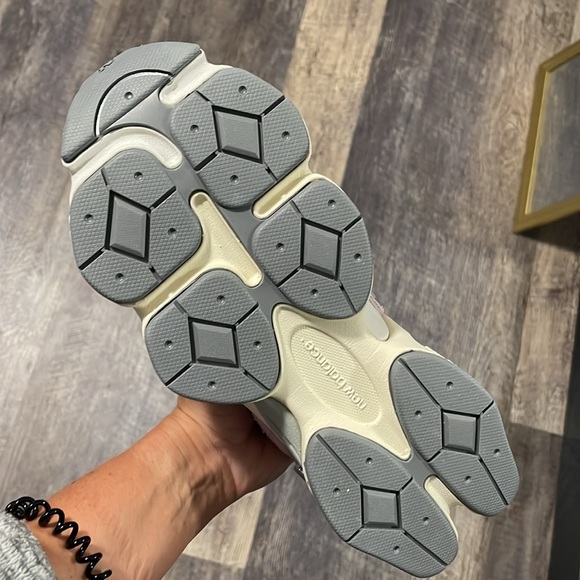 New Balance 9060 - Picture 3 of 5